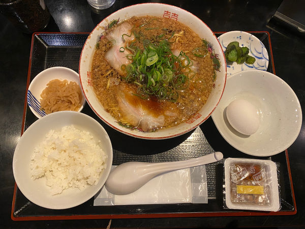 「ラーメン(黒)🍜🥢定食《朝メニュー》」@炭火屋 もり平の写真