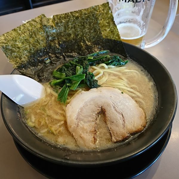 「豚骨ラーメン(醤油)710えん」@横浜家系ラ－メン 武骨家 ド－ム前店の写真