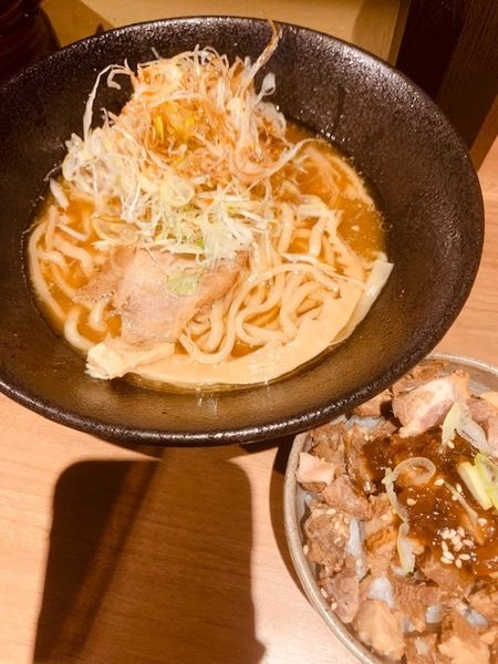 「醤油らーめん 700円　ねぎ 100円 チャー丼クーポン利用」@らーめん ねがいりの写真