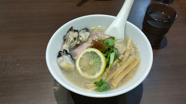 「牡蠣そば大盛り　1050」@寿製麺よしかわ 坂戸店の写真