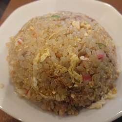 ラーメン小750円、半チャーハン400円