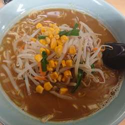 カレーラーメン750円、半チャーハンセット380円