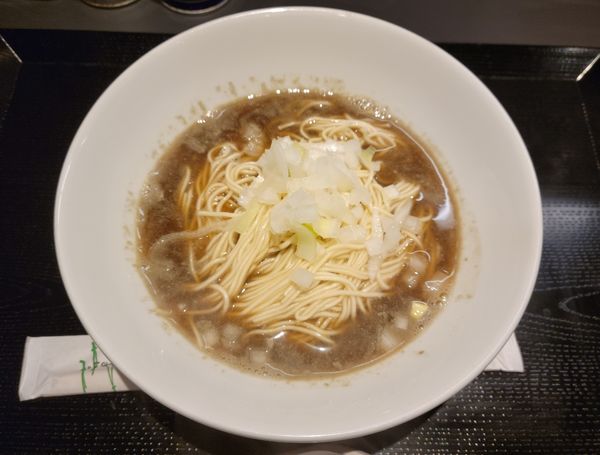 「淡麗かけそば(醤油) 1000円　和え玉(醤油) 300円」@煮干乱舞の写真