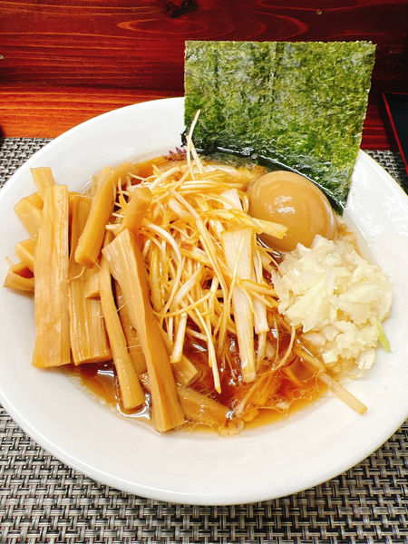 「八王子らーめん 全部のせ 味玉入り」@麺や 睡蓮の写真