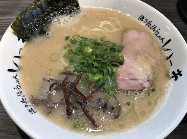 「らーめん＋替玉＋もやし」@博多長浜らーめん いっき 戸塚安行店の写真