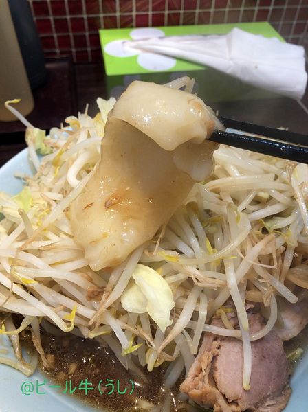 「中ラーメン(800円)ニンニクアブラ抜き、麺が餅。ハーフ＆ハーフ」@立川マシマシ 8号店の写真