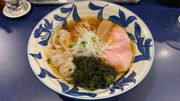 「醤油わんたん支那そば」@世田谷磯野の写真