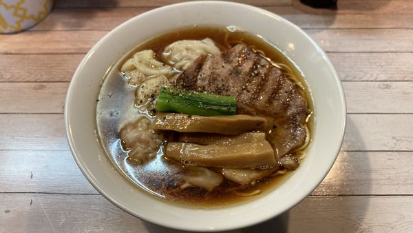「鴨雲呑中華そば 黒（正油）」@世田谷中華そば 祖師谷七丁目食堂の写真