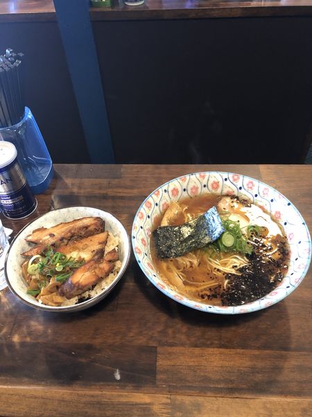 「醤油焦がしネギラーメン」@カミカゼの写真