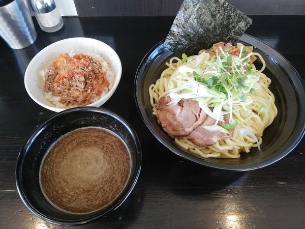 「つけめん 800円 大盛り100円 豚キムチ丼 200円」@麺や 笑 ～Sho～の写真