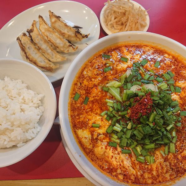「大辛900円、ニラ100円、セット餃子280円」@唐辛子卵とじラーメン専門店 カプサイメン 一宮本店の写真