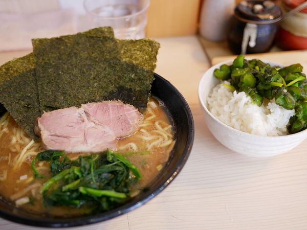 「ラーメン 並盛 麺硬め＋味濃いめ＋油多め＋ライス」@麺家 千祥の写真
