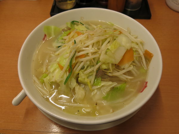「野菜たっぷりタンメン（クーポン券で麺大盛り無料）:520円」@日高屋 鶯谷店の写真