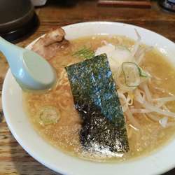 煮干とんこつ 913円