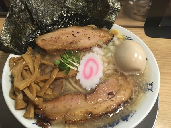 「アブラ煮干しそば　全部のせ」@煮干そば 流。の写真