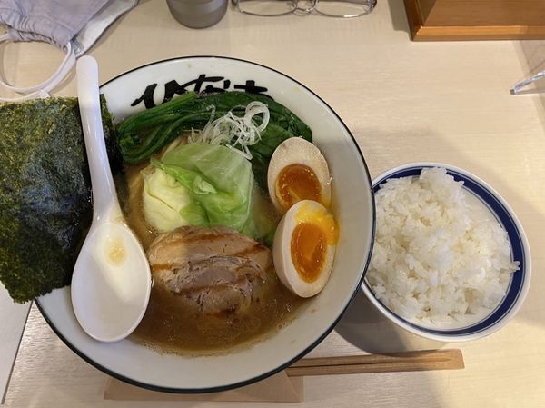「並ラーメン(バラチャーシュー)、たまご、半ライス」@地鶏豚骨らーめん ひなわの写真