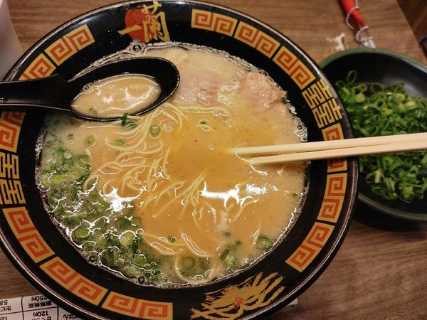 「ラーメン、青ネギ、チャーシューあり」@一蘭 横浜桜木町店の写真