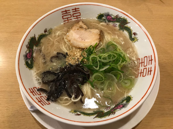 「長浜ラーメン　650円」@博多長浜ラーメン 翔龍 小田原ぶらり横丁店の写真