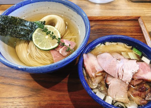 「昆布水つけ麺（塩）大、ちょい肉増し、味玉（1200円）」@YOKOKURA STOREHOUSEの写真