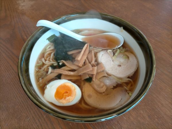 「醤油ラーメン500円」@くるくるの写真