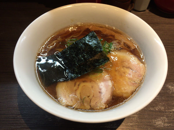 「醤油らぁ麺」@支那そばや 本店の写真