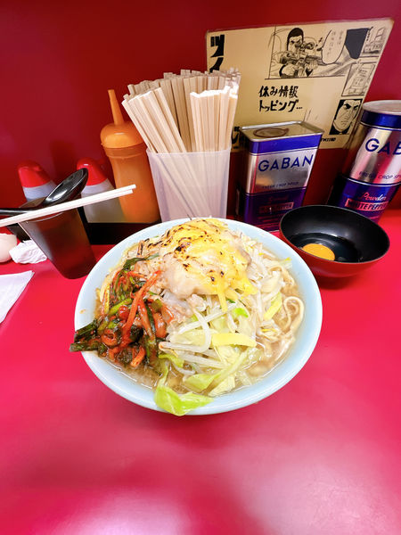 「ラーメン、たまご、ニラキムチ」@ラーメン二郎 中山駅前店の写真