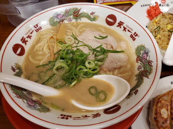 「サービス定食・こってり」@天下一品 横浜駅西口店の写真