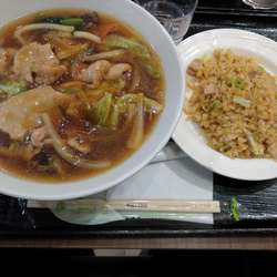 肉五目あんかけそば＋チャーハン　８６９円