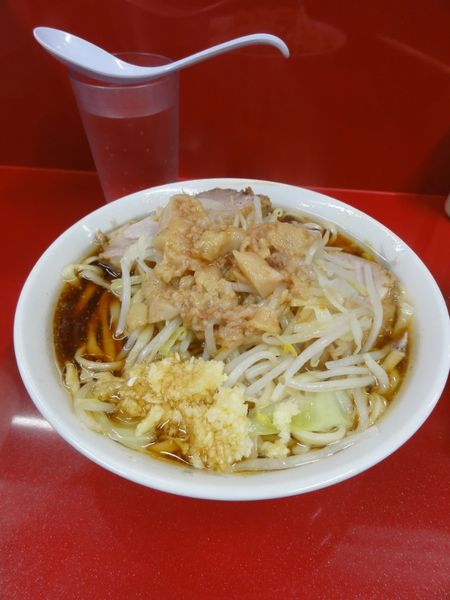 「小700円野菜少なめニンニク脂キムチ100円」@ラーメン二郎 越谷店の写真