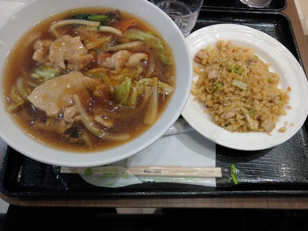 「肉五目あんかけそば＋チャーハン　８６９円」@東京餃子軒 千住ミルディス店の写真