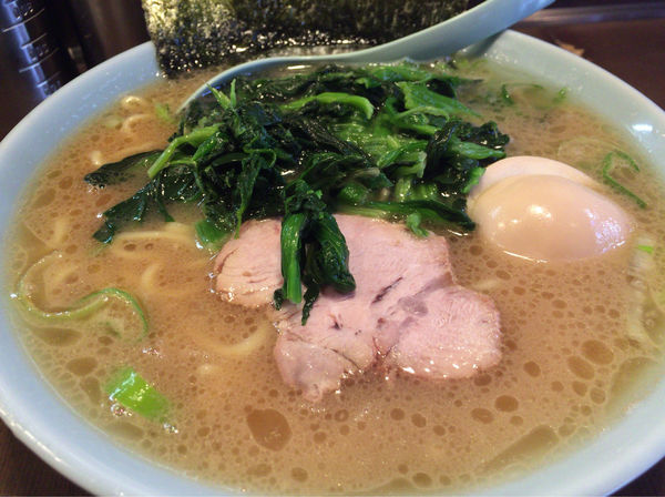 「ラーメン＋ほうれん草＋味玉」@横浜らーめん 本牧家 横須賀店の写真