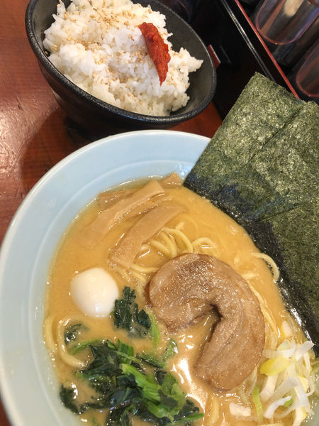 「醤油豚骨ラーメン」@横浜家系ラーメン 圭壱家の写真