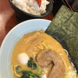 醤油豚骨ラーメン