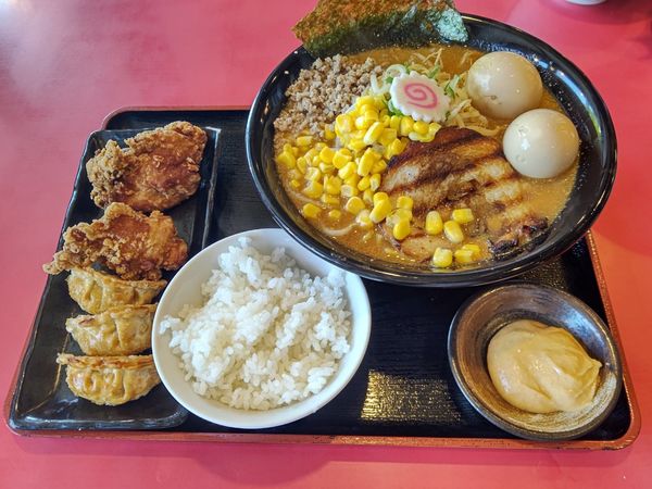 「七福ラーメン(並盛・150g)1078円＋満腹セット418円」@百年味噌ラーメン マルキン本舗 高崎店の写真