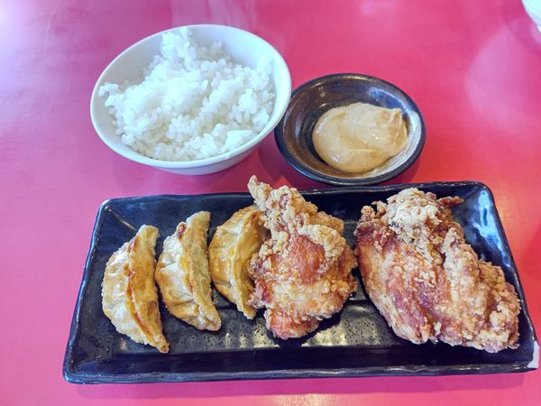 「満腹セット(半ライス・唐揚げ2個・揚げ餃子3個)418円」@百年味噌ラーメン マルキン本舗 高崎店の写真