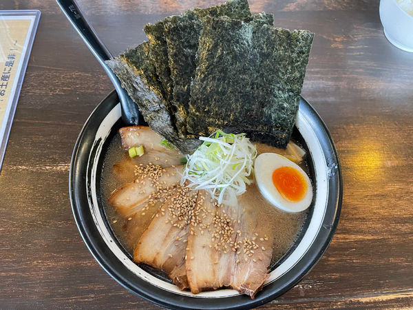 「こくとろ醤油チャーシューメン、海苔トッピング」@麺や 鶏恵 ときわ店の写真