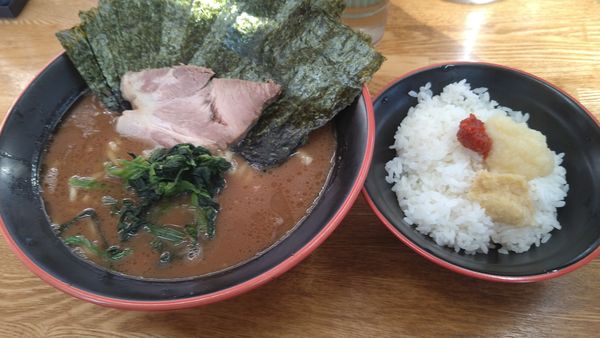 「ラーメン(並)¥700+のりW¥100+ライス無料」@麺家 紫極の写真