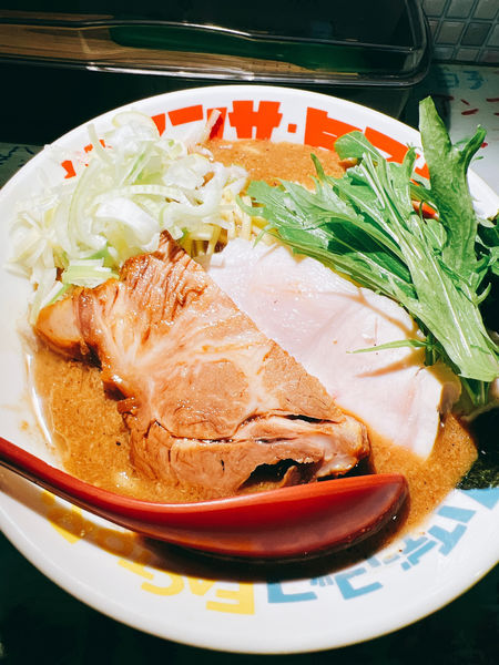 「鰻の蒲焼きラーメン」@ハイデン.コッコFACTORYサマンサ・タマサの写真