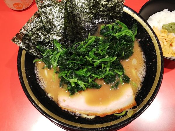 「ラーメン＋国産ほうれん草＋ライス　750＋150＋120円」@環2家 蒲田店の写真