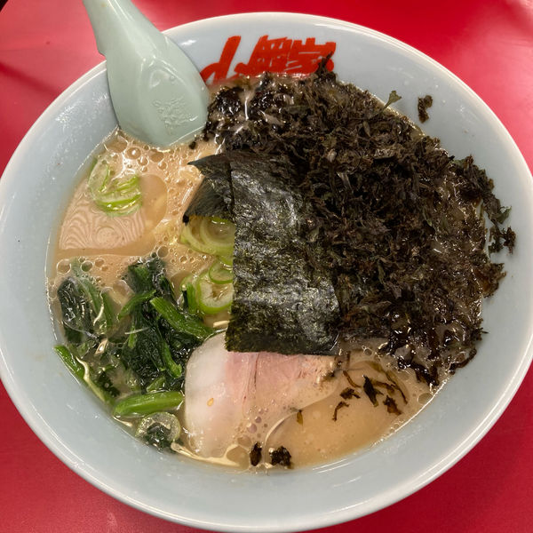「醤油ラーメン　岩のりトッピング」@ラーメン山岡家 土浦店の写真