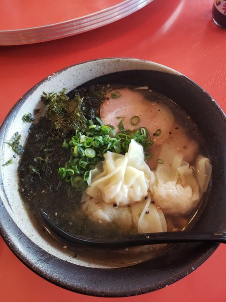 「天然塩ワンタンラーメン」@中国料理 一品香の写真