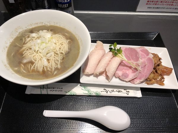 「淡麗中華そば(醤油)1500円➕和え玉(醤油)300円」@煮干乱舞の写真