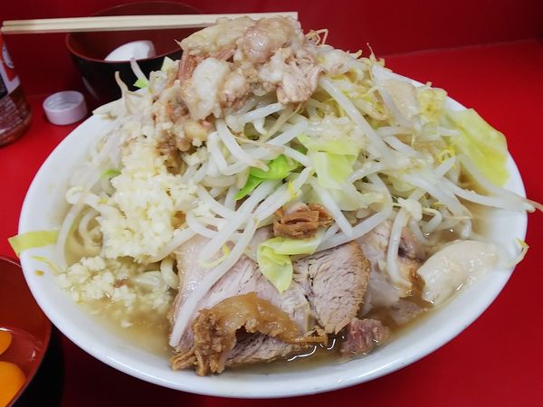「小ラーメン全マシ＋生卵　750＋50円」@ラーメン二郎 大宮公園駅前店の写真