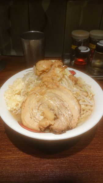 「雷そば 特大  ちょい野菜  ニンニクマシ」@ラーメン 雷 東京本丸店の写真