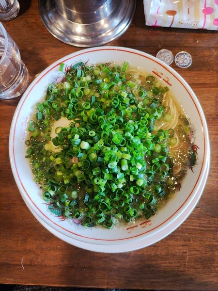 「豚骨ラーメン(ﾊﾞﾘｶﾀ)+味玉+ﾈｷﾞ+替え玉2回  ｷｸﾗｹ」@ラーメン池田の写真