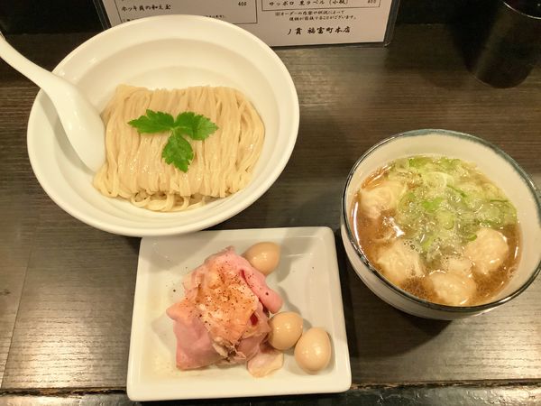 「煮干清湯雲呑つけそば+肉増し+うずら味玉+烏賊ワタの和え玉」@灰汁中華 丿貫 福富町本店の写真