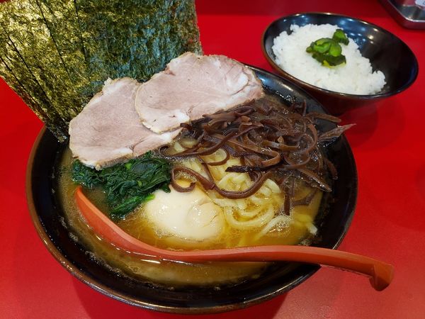 「特選 並　キクラゲ　ライス」@横浜ラーメン おか本の写真
