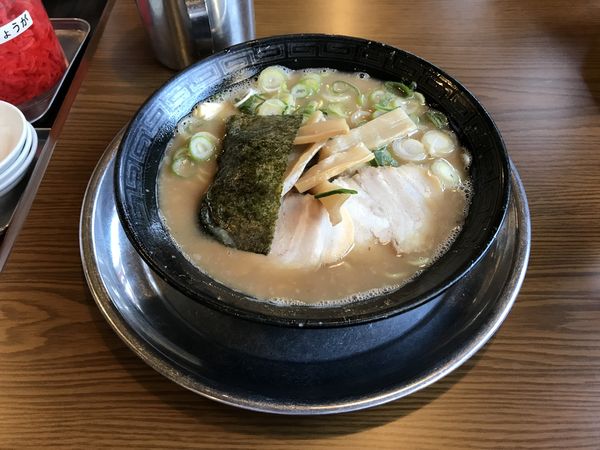 「とんこつらーめん・味普通・麺普通・ネギ多め：780円」@風来軒 北バイパス店の写真
