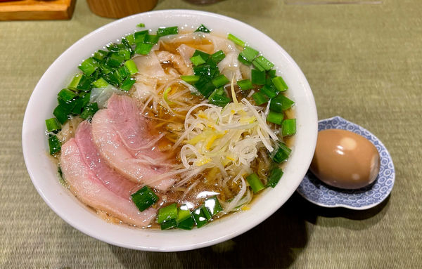「鴨ワンタン麺＋煮卵」@らーめん 鴨to葱の写真
