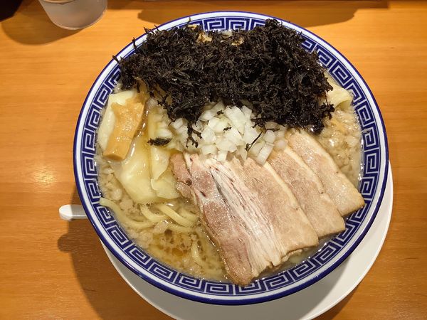 「背脂中華ワンタン + バラ海苔」@新潟発祥ラーメン なおじ 上井草店の写真